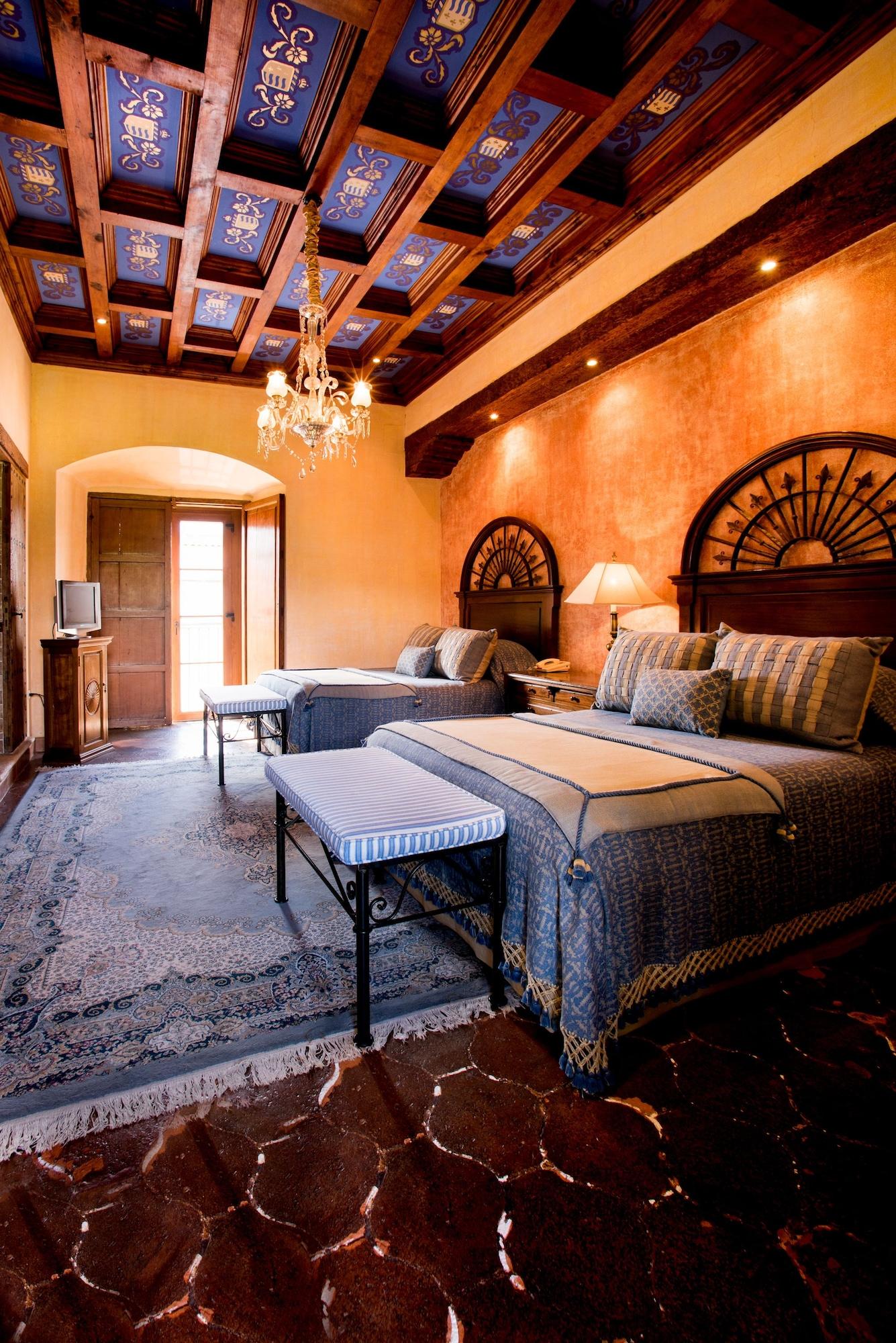 Hotel Palacio De Dona Leonor Antigua Bagian luar foto