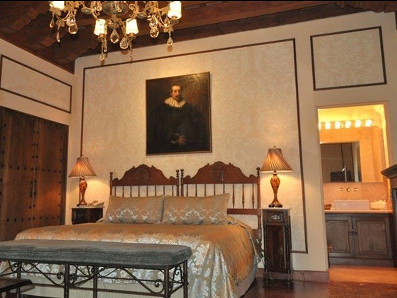 Hotel Palacio De Dona Leonor Antigua Bagian luar foto