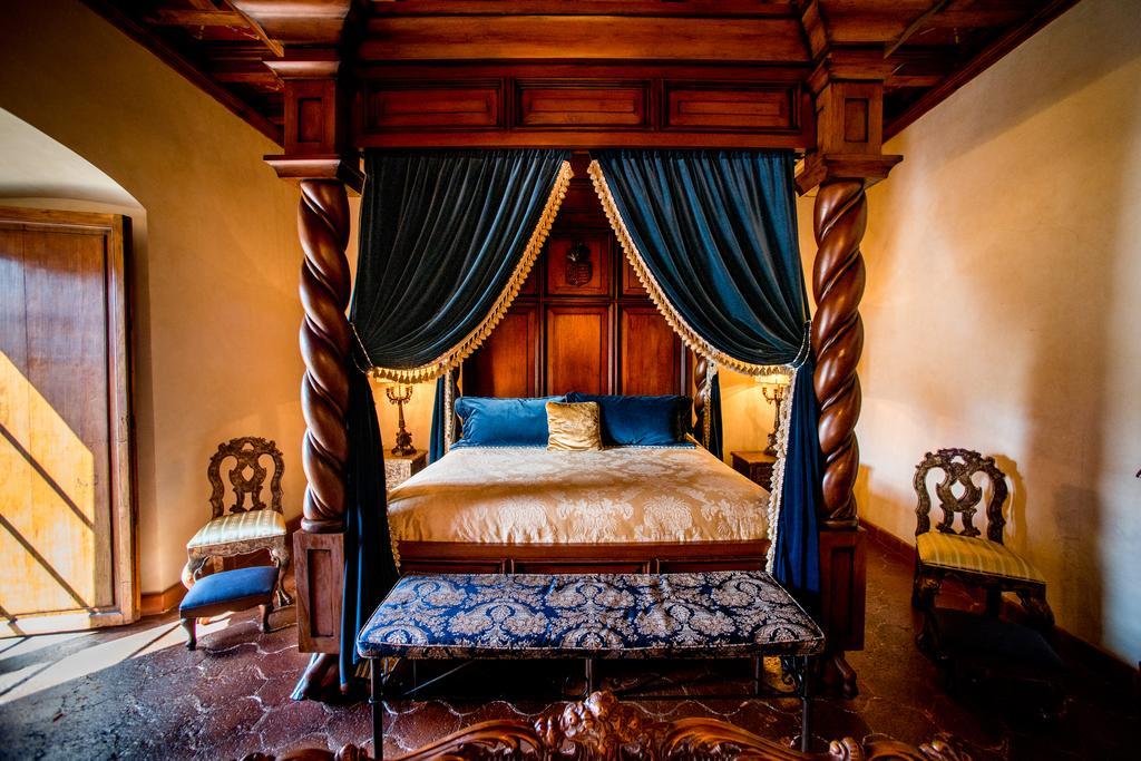 Hotel Palacio De Dona Leonor Antigua Bagian luar foto