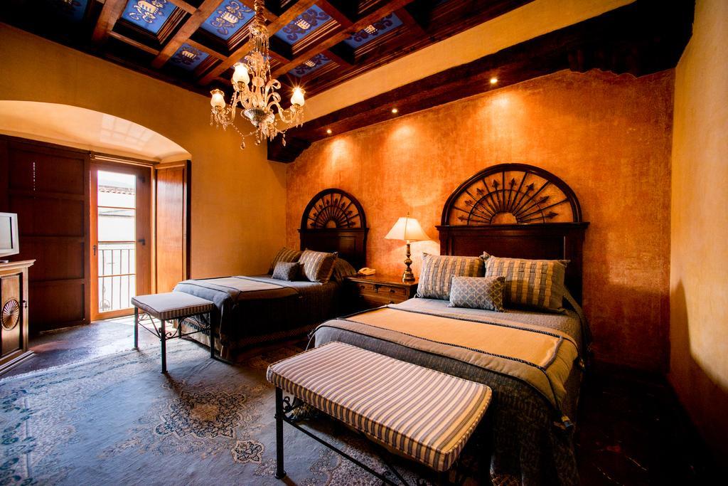 Hotel Palacio De Dona Leonor Antigua Bagian luar foto