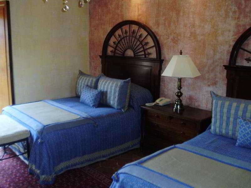 Hotel Palacio De Dona Leonor Antigua Bagian luar foto